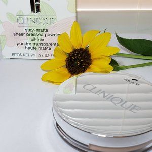 Clinique Stay-Matte Pressed Powder (01 Stay Buff)